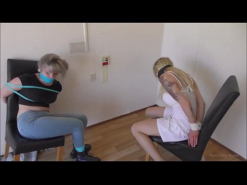❤️ Bağımlı / bağlı ve ağzı tıkalı / sıkıntı içinde küçük hanım ❤️ Süper porno bizde ﹏