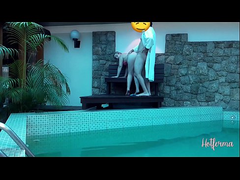 ❤️ Patron hizmetçiyi havuza davet eder ama bir sıcağa dayanamaz ❤️ Süper porno bizde ﹏